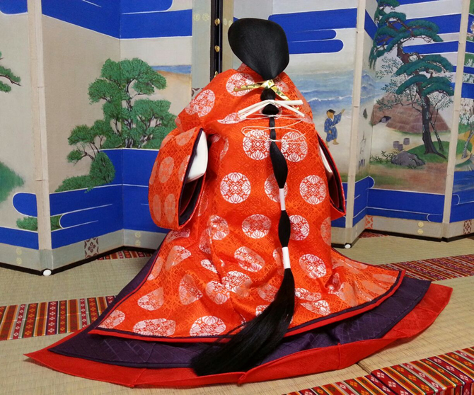 五番袿立像