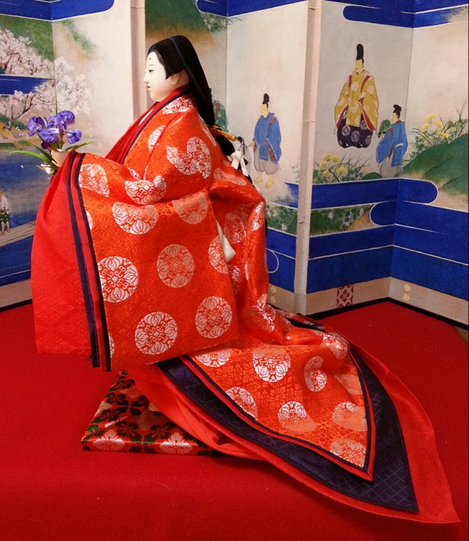 五番袿立像